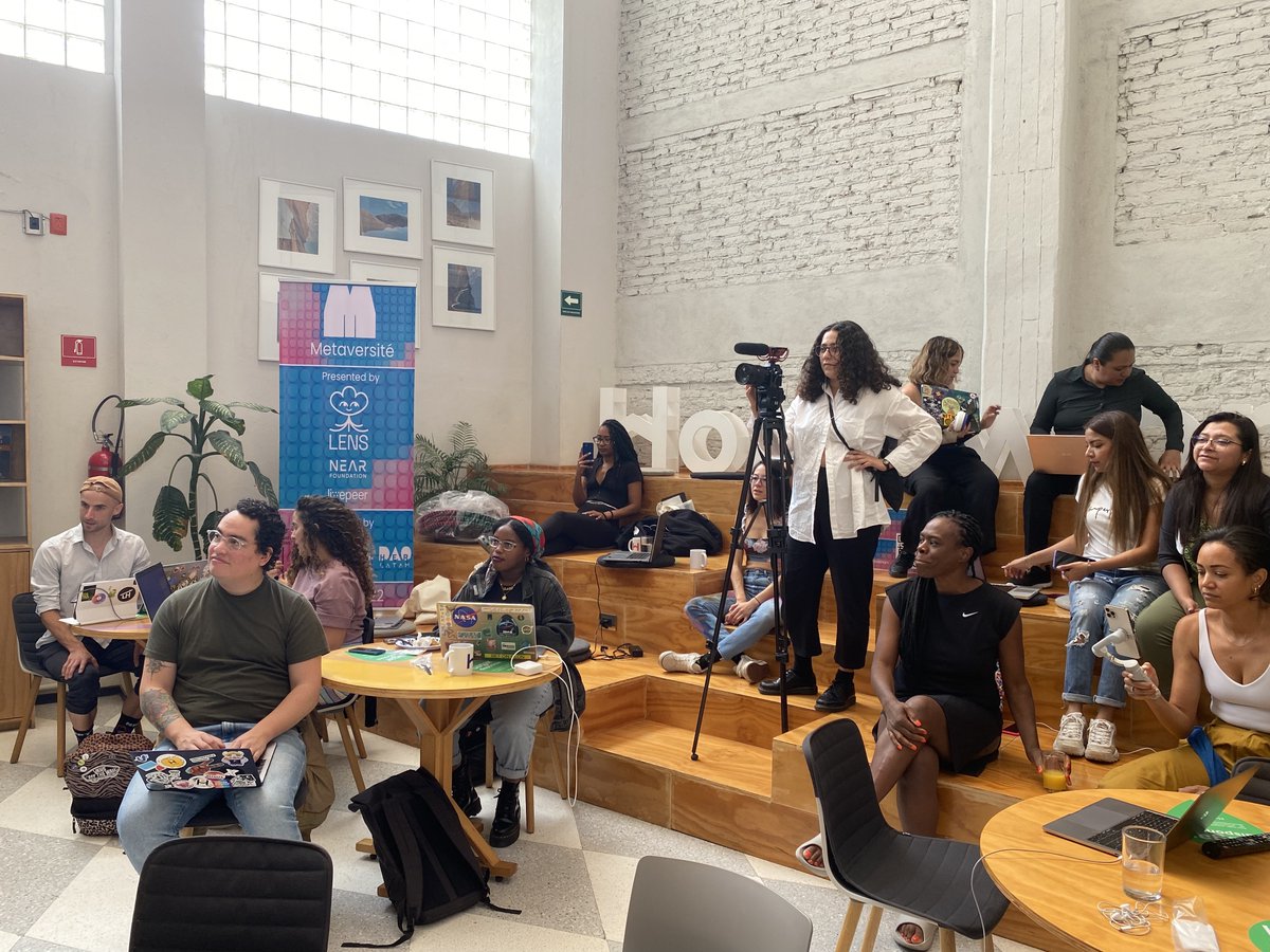 thegallerydao's tweet photo. GM 🖌  We're taking a look back at the first @themetaversite which brought creators and developers together in a collaborative environment. Contributions this #gitcoinbeta round will go to support this project, which is one of our key activities: https://t.co/SNp3lyiPpr https://t.co/MH9jtMx2Bb