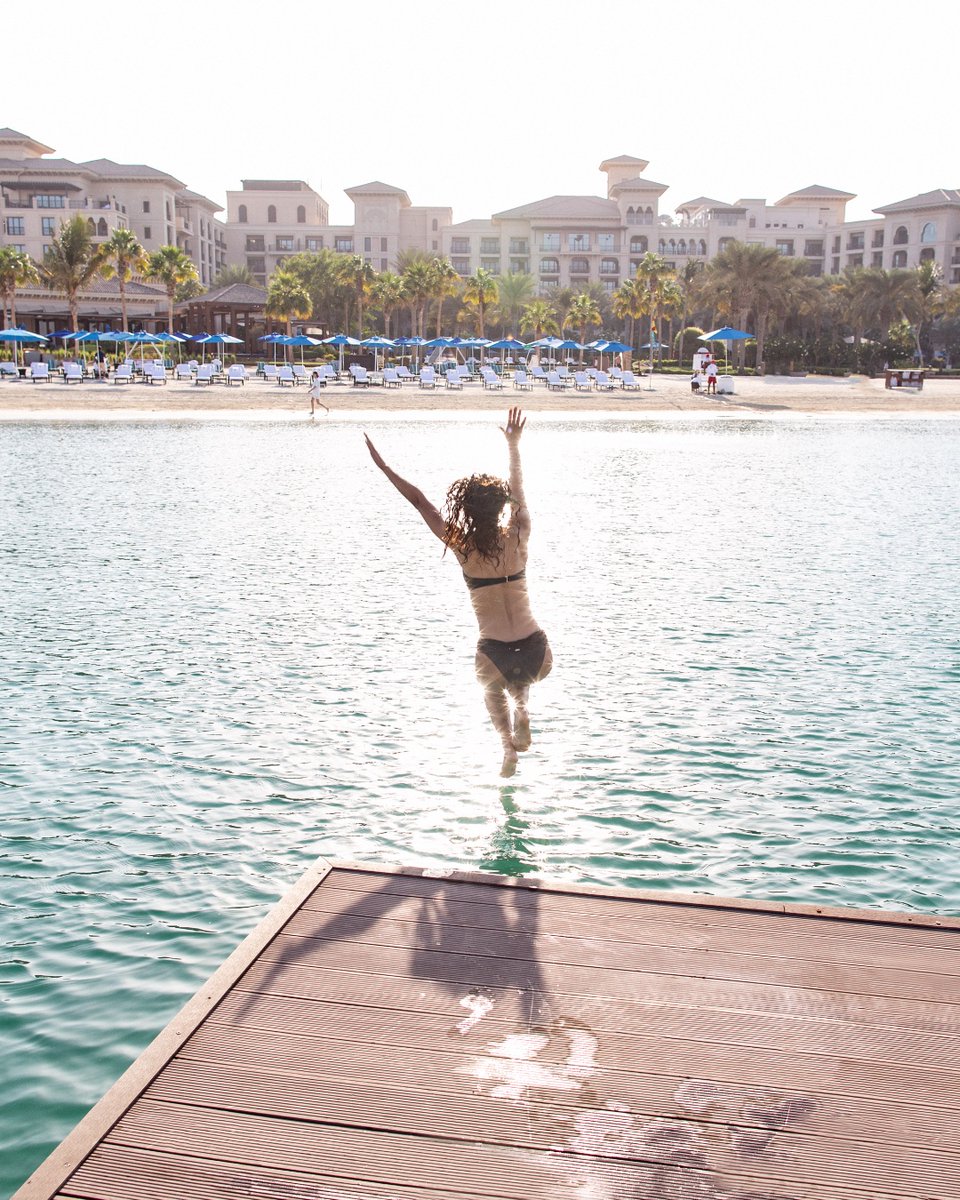 FSDubai's tweet image. One, two, three – dive in the sea! When everyone is still enjoying their #FourSeasonsBed, take your first dip and enjoy our beach just for yourself 🏊‍♂️🏊‍♀️  
 
#WakeUpWithFS #FourSeasons #FSDubai #VacationMode #TravelInspiration #BeautifulDestinations