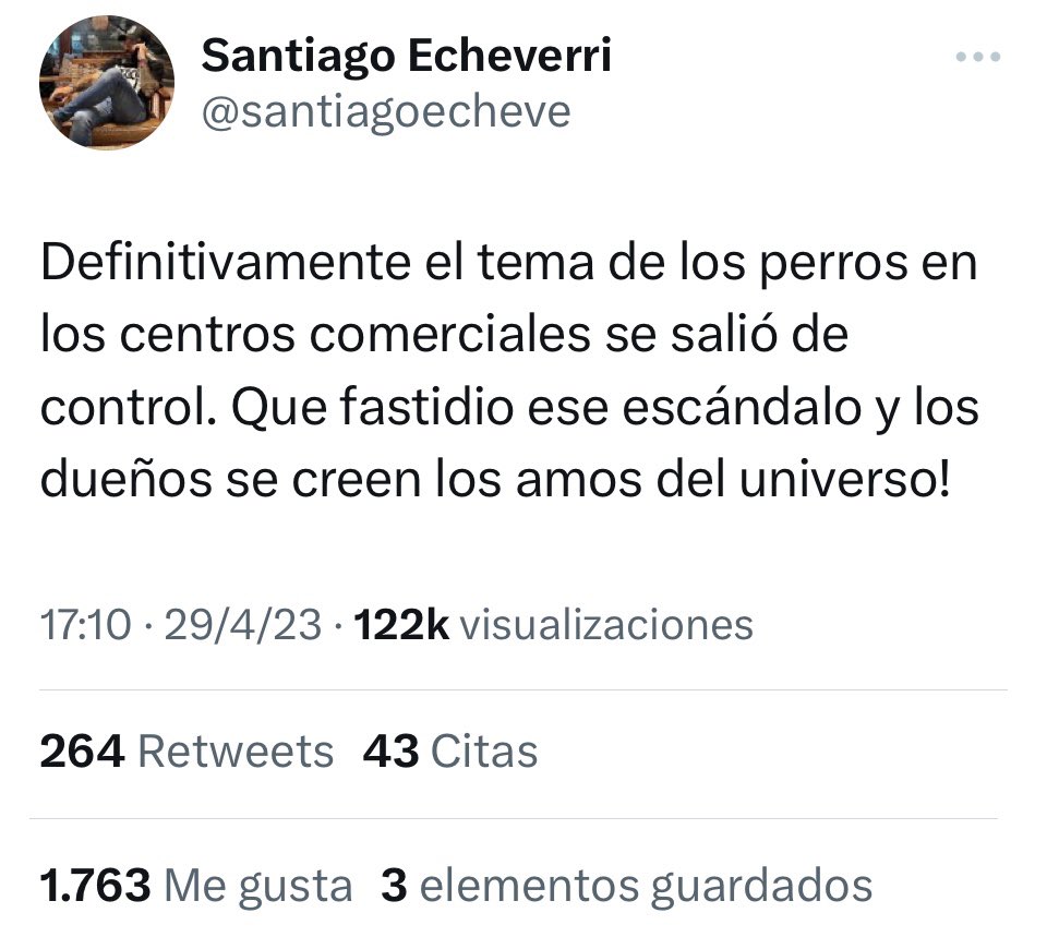 Vi este tuit de una persona en Colombia y ayer vi pasar uno similar de Multiplaza. Yo ❤️ los perros, hace mucho no visito un Mall y no sabía que la cosa se ha puesto tan grave. 😳 🐕