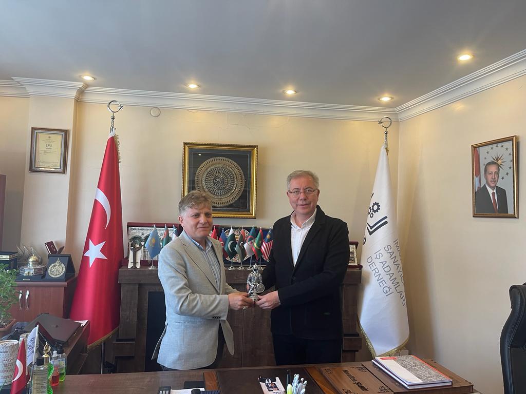 abkiymaz's tweet photo. 📍Eyüpsultan

İmamhatipli İş Adamları Derneği'ni ziyaret ettik. Güçlü bir Türkiye için iş adamlarımızın önemi büyük.

@ihsiad34

#AdımAdımİstanbul https://t.co/f7iW78Q1JH