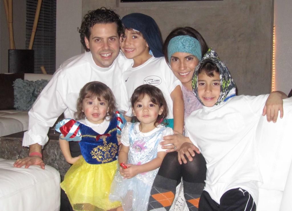 danymerlo's tweet photo. ¡Feliz día a todos! ✨

Un mundo al revés, los niños quieren ser adultos y los adultos niños otra vez…
La curiosidad, el asombro, la ternura, lo ingenuo, la fantasía, la ilusión, la empatía es lo que nunca debemos de perder para disfrutar al máximo. 🥳

#felizdiadelniño https://t.co/eNk1RRk9Vx