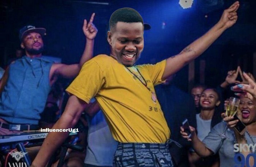 AllanSseky's tweet photo. Arsenal is finishing the season without a trophy😂🙌 https://t.co/LAiymKx4bw