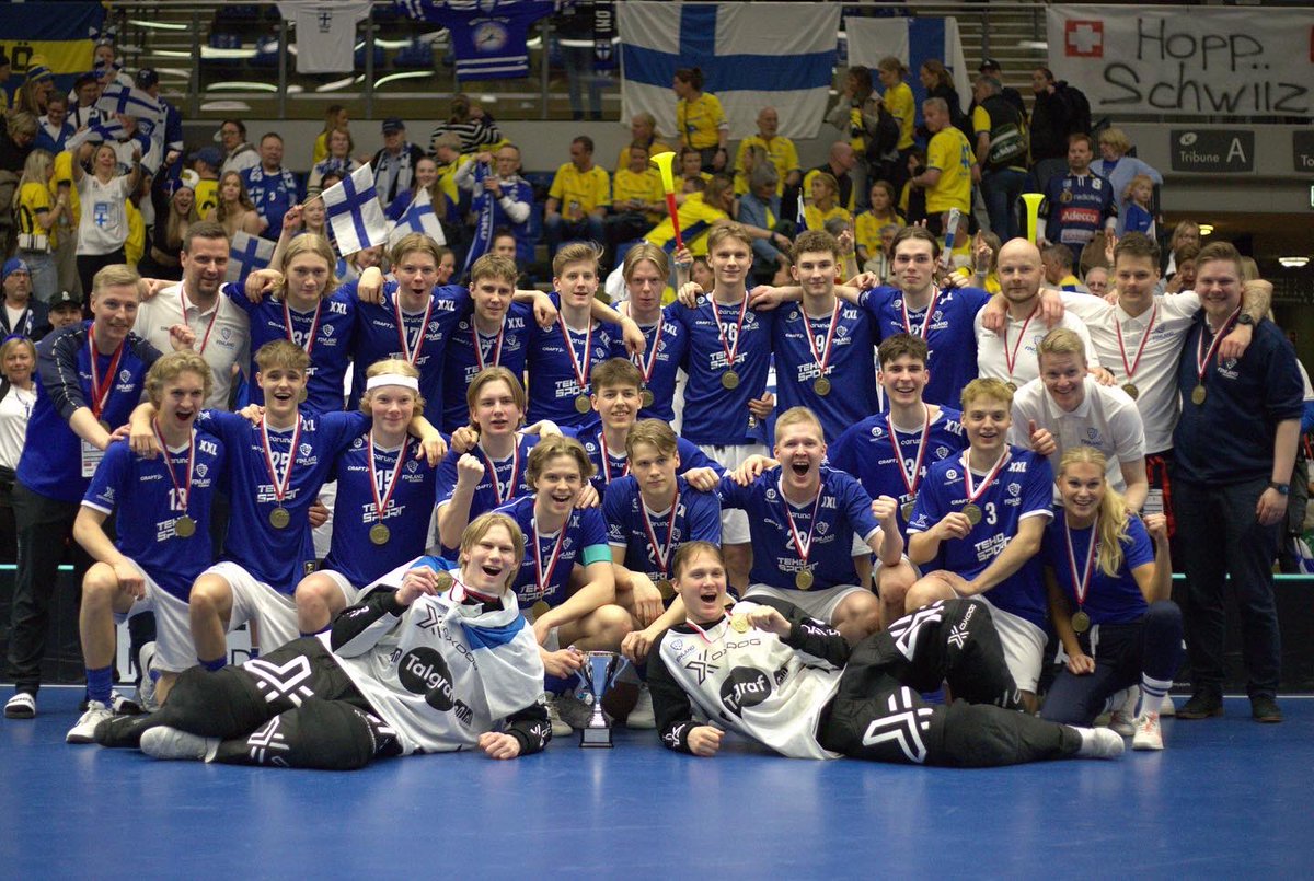 IFF_Floorball's tweet photo. 🥉 Finland 🥉
🇫🇮 takes bronze at the @u19wfc 2023 🎉
They win the match against 🇨🇿 7-6 after penalty shootout 👊
📸 Niklas Thim & Marion Rachlinger
#floorball #u19wfc2023 #u19wfc #frameforthefuture https://t.co/MIZ8pX7hWK