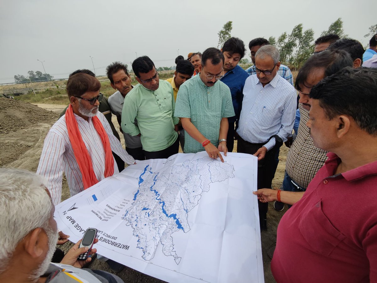 Venkatesh_D's tweet photo. Sat-Sunday field days in @KheriDist with line officers locating origin of #Sarayan and #Sai rivers, trying to workout wetlands-river connectivity, these smaller rivers are threatened @DmKheri @CLakhimpur @CMOfficeUP @cleanganganmcg @Indian_Rivers @CSEINDIA @intlrivers @GWFWater https://t.co/ifB1NJ48po