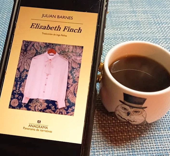 Jason_Elmaldo's tweet photo. Hoy en día, en el contexto digital, amigos y seguidores han pasado a ser cosas distintas, diluidas. Mucha gente se conoce sin conocerse para nada. Y están todos encantados con esa superficialidad.
Julian Barnes.
#elizabethfinch
Nueva lectura digital. https://t.co/ZcSGvysbPi