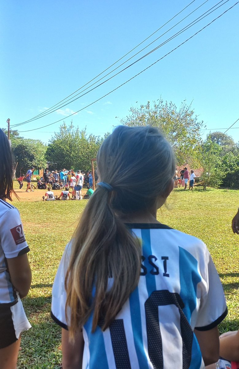 maxivallejos12's tweet photo. 📍#SoyParte en b° Yohasá!
➡️Fortalecemos nuestras acciones con kits de útiles escolares a nuestra Comunidad! En apoyo a nuestro candidato a Intendente @FernandoMezaOK 2023! @isabel_verito29 @Yoly25457748 @FlorGarrastazul @FRdelaConcordia https://t.co/pECuLbC7aH