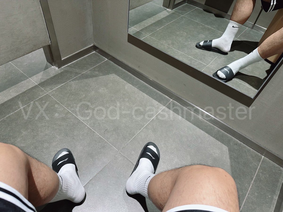 master_atms's tweet photo. 废物傻逼，看着你爹的大臭脚，自己没有生殖能力的废蛆狗jb又硬了是吧？天生就是个无脑傻逼性奴，活该被你祖宗的大臭脚踩着喷精上贡💰🤑！ https://t.co/PF5Xi6yLnO
