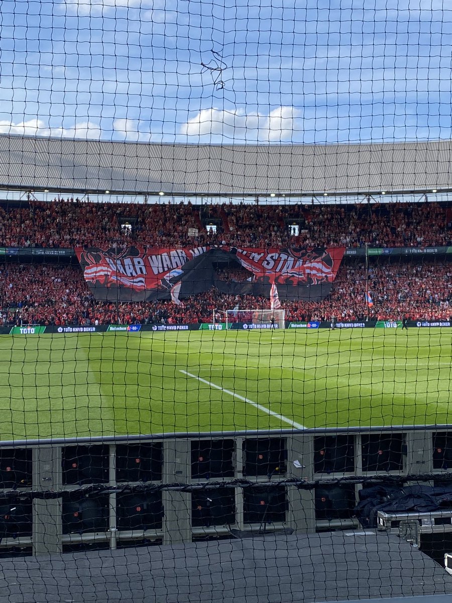 AFCAawaydays's tweet photo. Een tifo uitvoeren is niet voor iedereen weggelegd…. https://t.co/KOIc9I708H