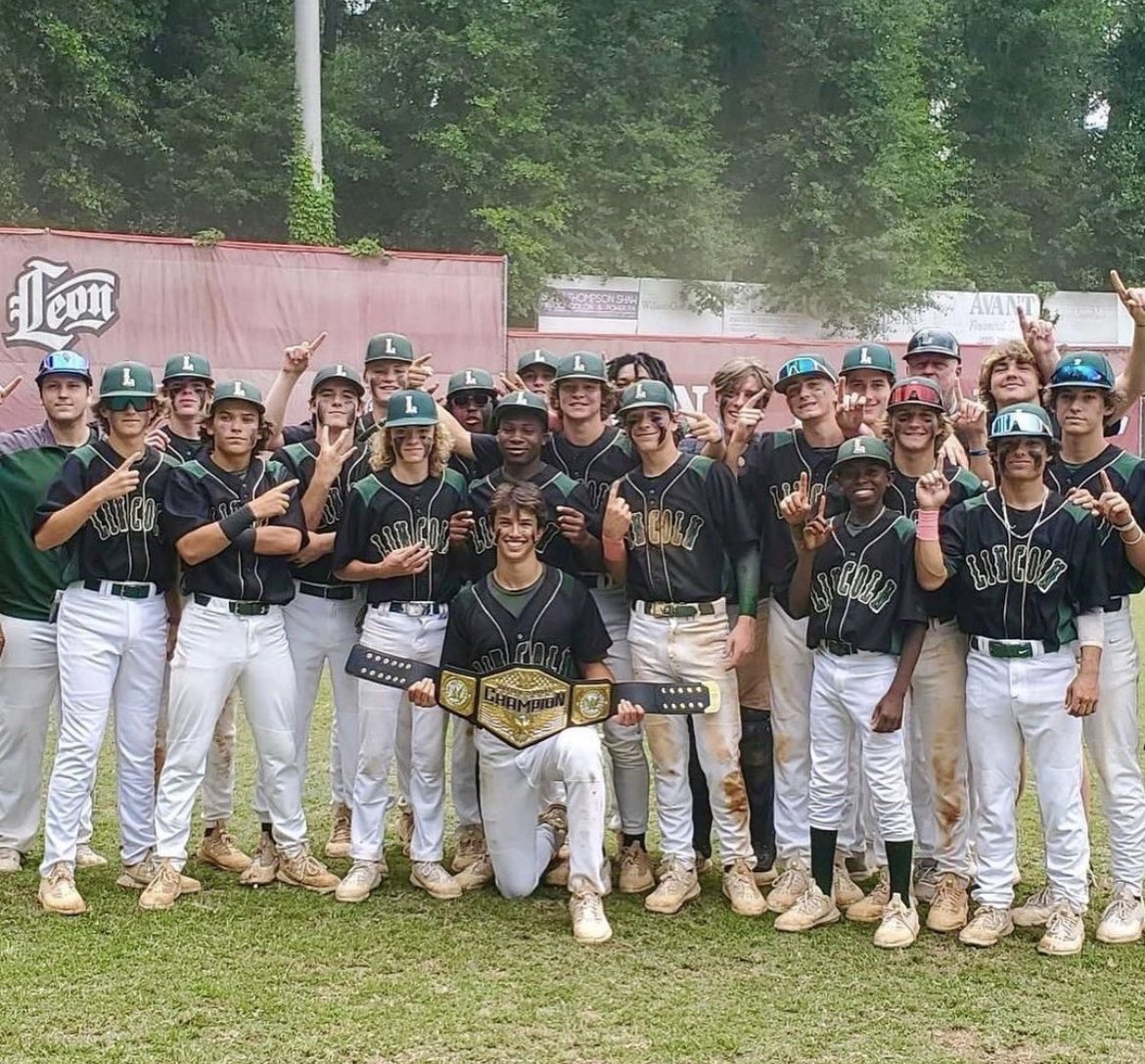 lincoln_trojans's tweet photo. Congratulations to Coach Bruce and the Junior Varisty players! They ended the season 19-1-5 and brought home the big W placing 1st in the end of season tournament! What a great season!! 💚⚾️💛 https://t.co/JkZ1EE4ZgE