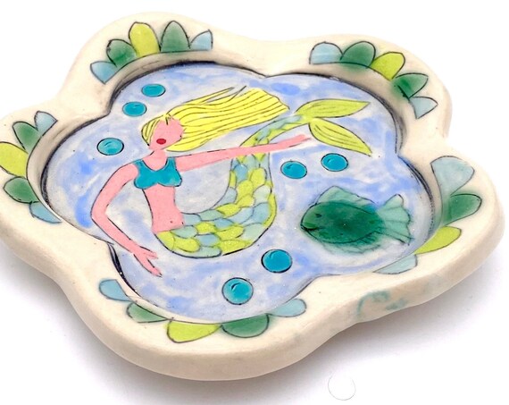 ZenCatPottery's tweet photo. Mermaid Plate, small ceramic https://t.co/3huD4AOJHq via @EtsySocial #zencatpottery #etsysocial #MermaidPlate #fisharieltapas https://t.co/6pupZS6AnT