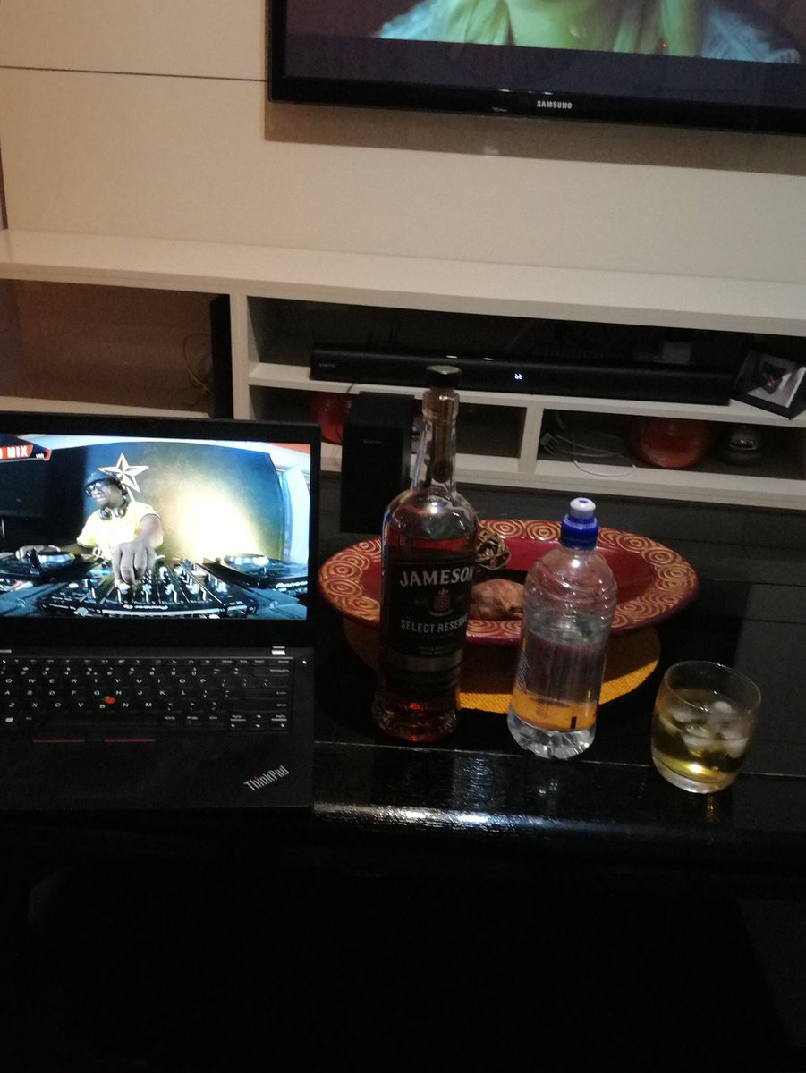 King_AP08's tweet photo. Enjoying my easy Sundays with @CeegaWaMeropa1 music https://t.co/baCeEXU7iB