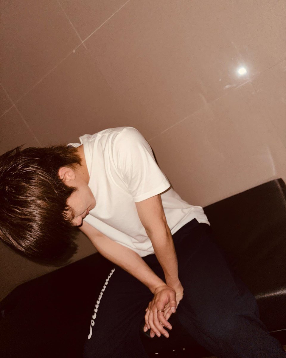 LMKFEED's tweet photo. [230430] onyourm__ark instagram  

feeling flexible in #manila 🙏 https://t.co/a1pPL09RXp
