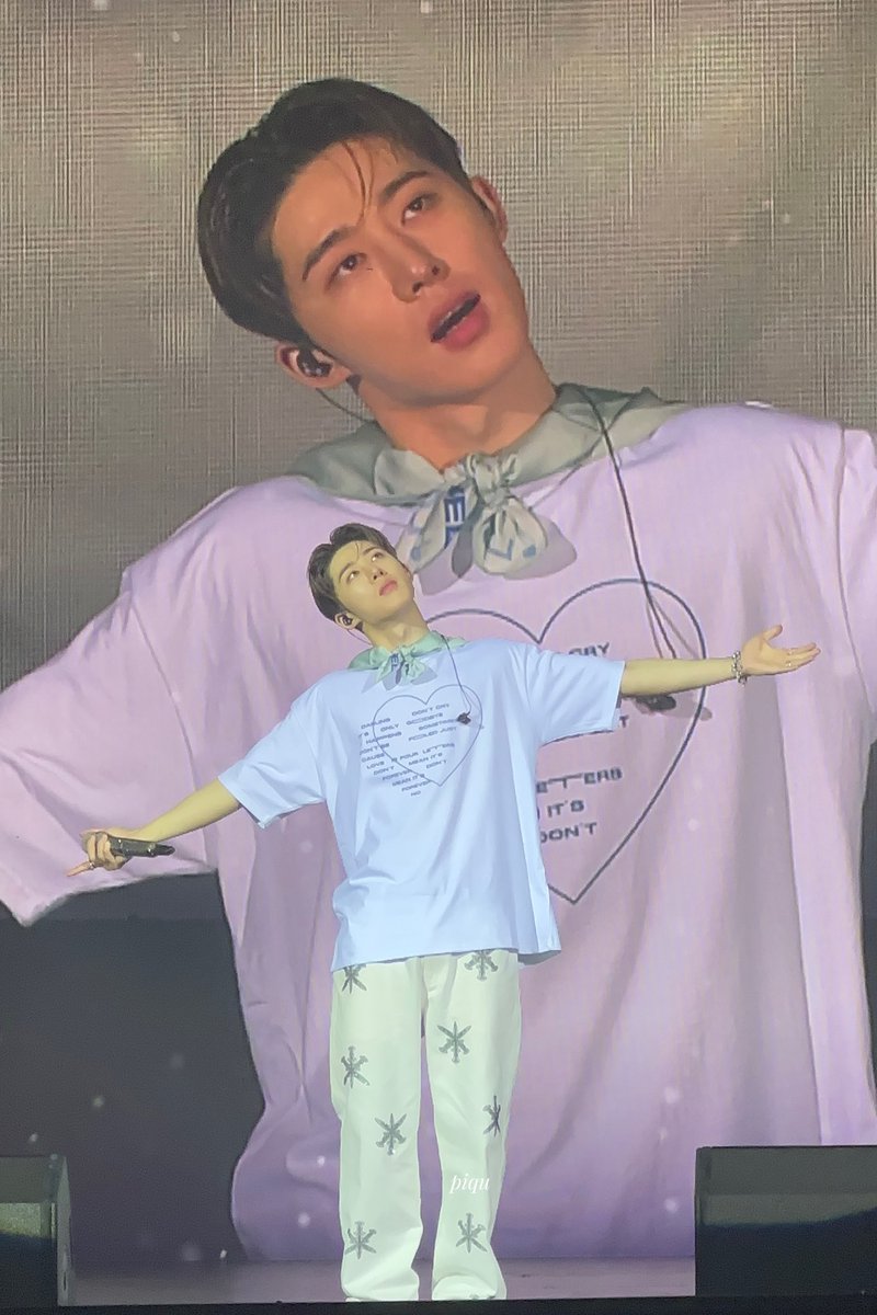 piquuuuuu's tweet photo. 📱🤳

#비아이 #BI https://t.co/SI4VyUEIdU