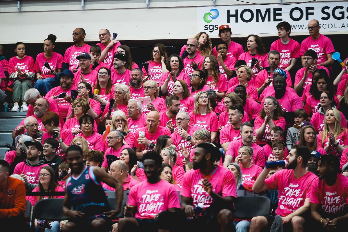 BristolFlyers's tweet photo. Another massive shoutout to today's game sponsor drivedirect.

SGS looks amazing. Thank you for the t-shirts and your amazing support. 👏

We hope you're enjoying the game. https://t.co/gW0UWbKOUD