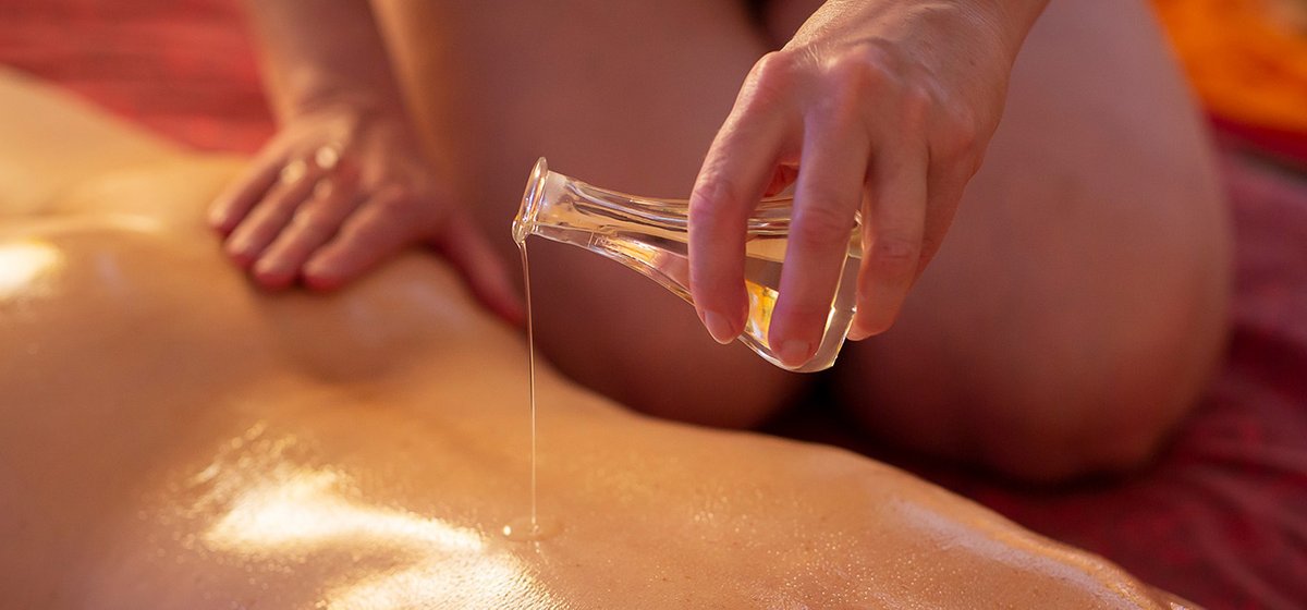 trnquilityspa's tweet image. Ready to experience the ultimate in relaxation and rejuvenation? Tranquility Spa &amp;amp; Wellness offers Tantra Massage services that will leave you feeling renewed and refreshed. Book now and let us bring the healing to you. #TranquilitySpa #TantraMassage #Relaxation #HolisticHealing