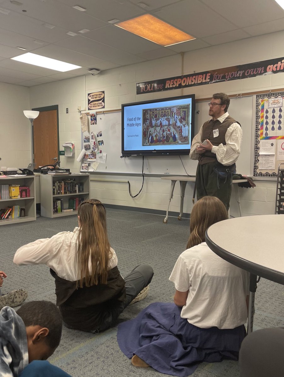 SeamanELA's tweet photo. Middle Ages Day! Amazing presenters bringing the past to life for the students! https://t.co/QWWNIsGpd3