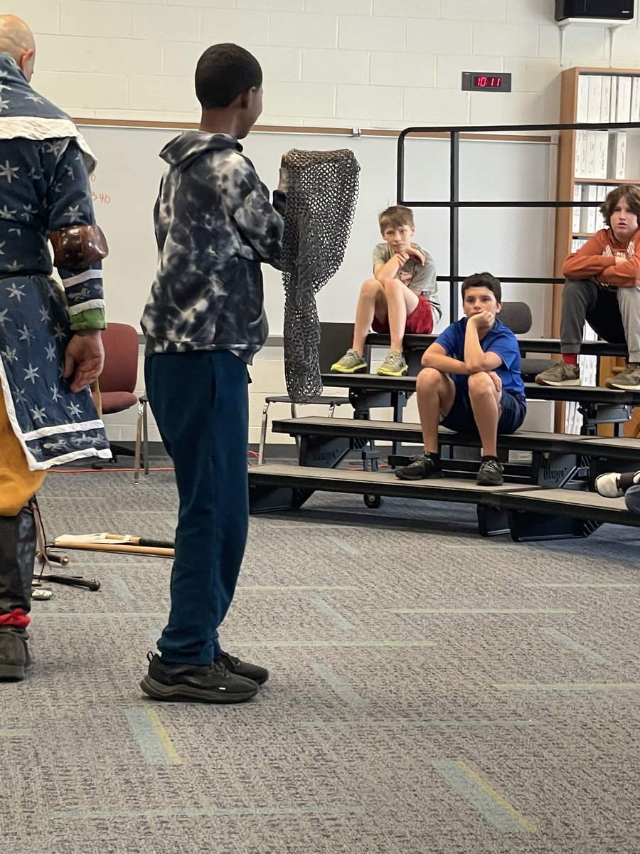 SeamanELA's tweet photo. Middle Ages Day! Amazing presenters bringing the past to life for the students! https://t.co/QWWNIsGpd3