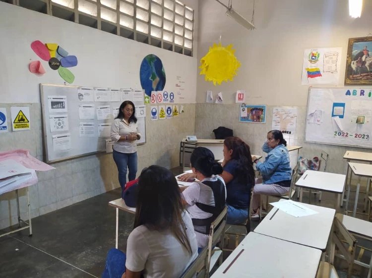 #Miranda

Jornada Nacional 🇻🇪
Comunas y El Blockchain 

En el estado Miranda, en la  Comuna Agroturística La Unión se realizó una Exitosa Jornada de Formación.

¡El Blockchain llegó para quedarse! 🚀

#YoSoyREC
#EncuentroComunal