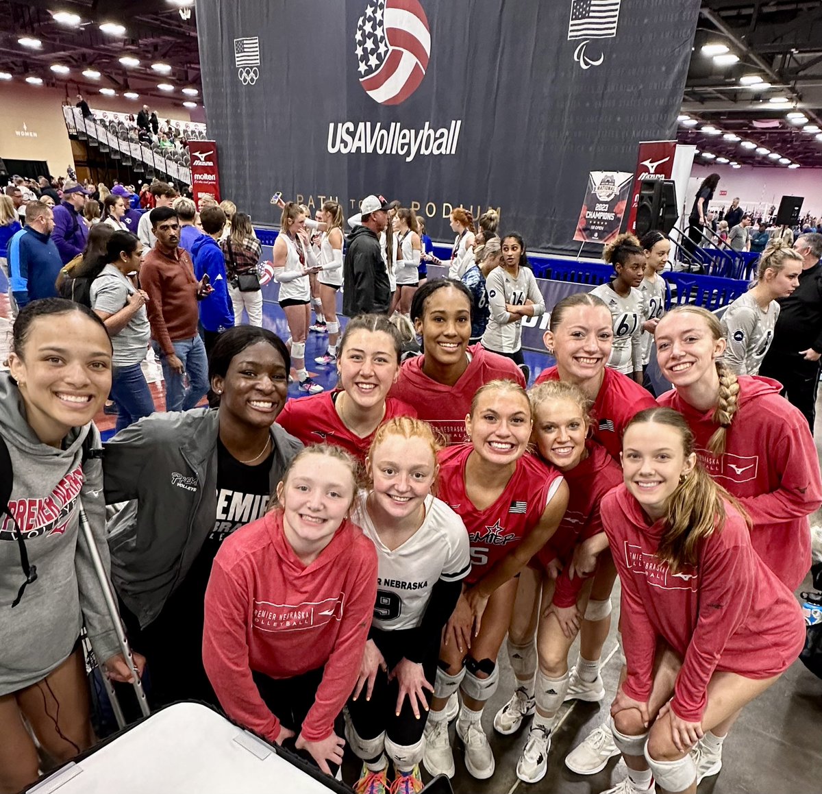 Premier_18Gold's tweet image. Premier Nebraska 18 Gold ADVANCES to the 18 Open CHAMPIONSHIP with an incredible win over AZ REV 18 Premier  (25-23, 20-25 and 15-11)!!

🏆❤️🏆
 
#goPremierVB | #ChampionshipBehavior