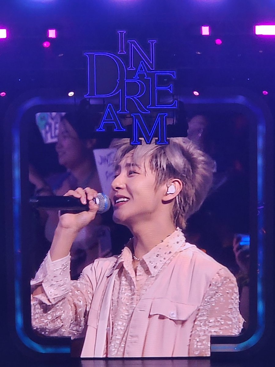 renjeonssiii's tweet photo. miss na kita agad grabe #THEDREAMSHOW2_in_MANILA https://t.co/ooBKooqoVx