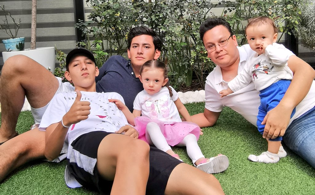 ROCGUADARRAMA's tweet photo. Los momentos más felices de mi vida han sido locuras, ocurrencias, momentos tiernos, palabras, besos y abrazos de mis grandiosos hijos. #felizdiadelniño mis amores! 
Mis sobrinos han incrementado mi felicidad. ¡Deseo que nunca dejen de vivir a carcajadas como hasta hoy! #losamo https://t.co/2GYBxgtirm