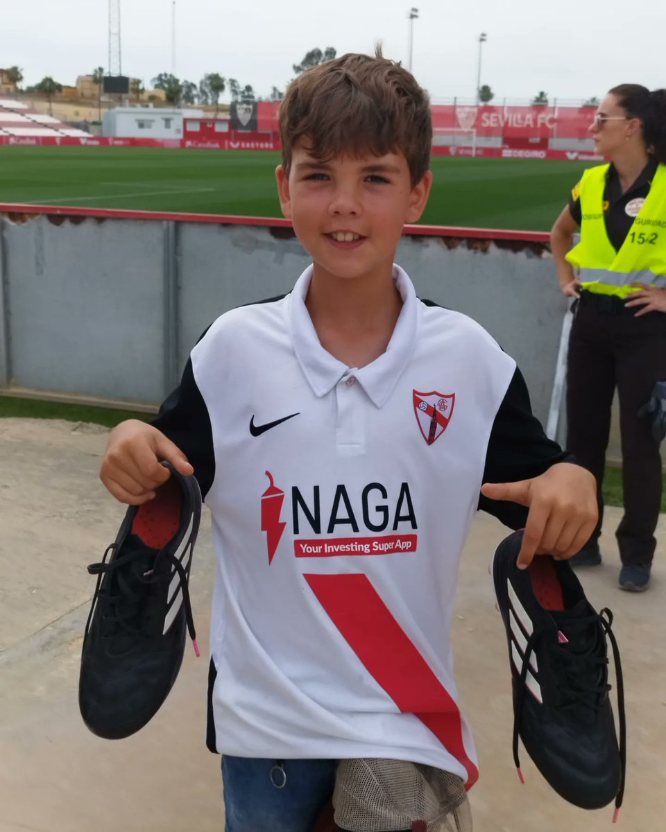 BumerTucho's tweet photo. Mil gracias @ErikLamela no imaginas la ilusión que lo ha hecho. https://t.co/dBfAo1kza4