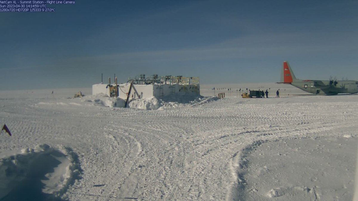 ar_etsch's tweet photo. 🇬🇱 #SummitStation #Greenland 

2023.04.29  a really very rare cloudless 🛰📸 #Sentinel2 with the runway,  looks like work on it ….

2023.04.30
and then you can land and start well again…..

Footage: @CopernicusEU @sentinel_hub &amp; 
Summit Station @NSF   https://t.co/gvZKWDyGCE https://t.co/EF1dcwNECc