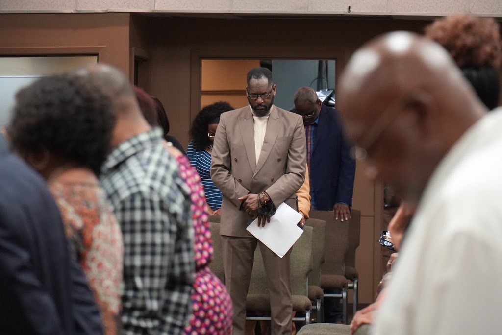 SylvesterTurner's tweet image. Your name is holy. Your name is great. We come before Your presence with praises for Your name is to be praised. 

He’s always there and I know he will be right on time. #IAmTCWW @TCWWHouston