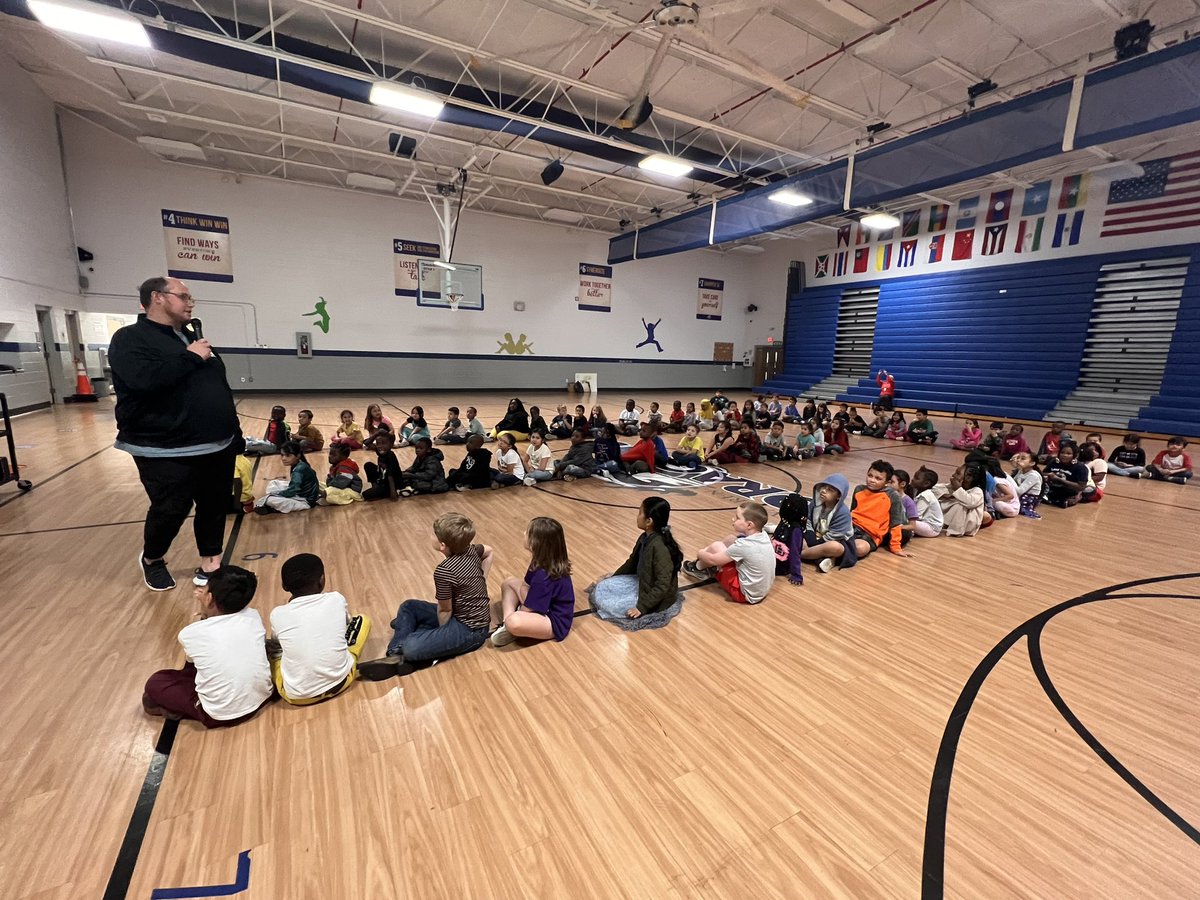 TinyTigers146's tweet photo. Shout out to @camlevis for visiting us on Friday to share his book π#DetermindedDragons #WElovetoREAD @Warren_Elem https://t.co/YZl8cdabW4