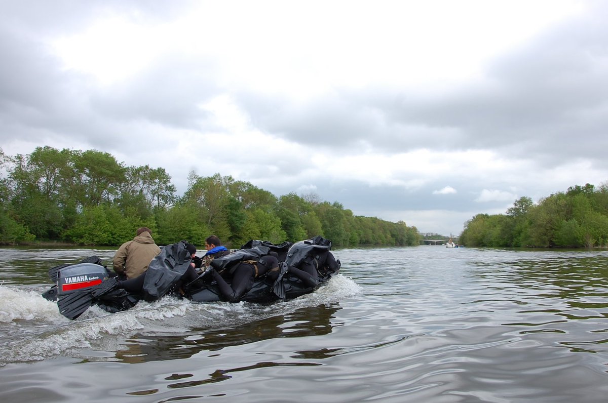 9_BIMa_AdT's tweet photo. 1er Camp Delayen fluvial : les équipiers du #GAEA de la 9 initiés cette semaine aux techniques de changement de milieu et d’infiltration fluviale des plongeurs de combat du #6_RG dans le cadre de leur montée en puissance pour #UNITAS.
#SoldatsOps #PrêtsAuCombat #DeCombat https://t.co/CZonCTEvjO