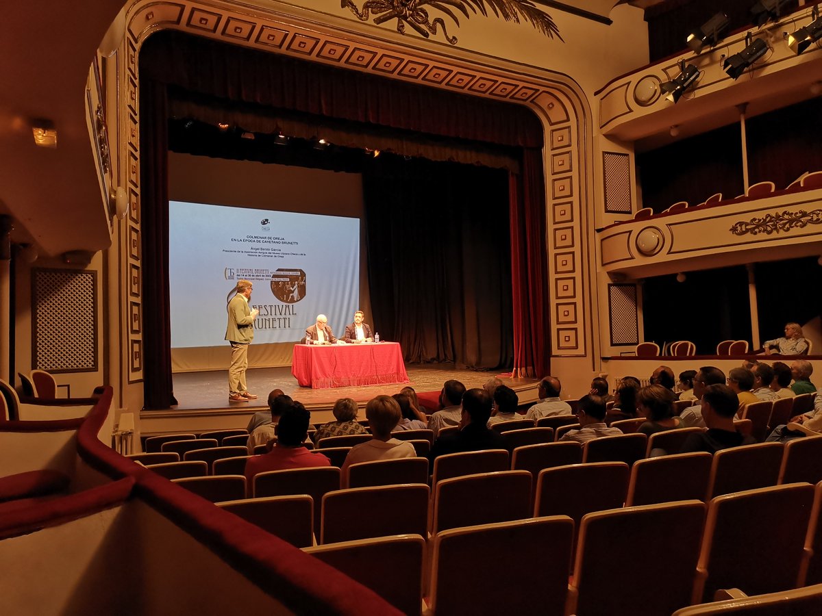 Gustavo Sánchez, director del #festivalbrunetti presenta la última conferencia del II Festival Brunetti, a cargo de Angel Benito, director del Museo Ulpiano Checa. @CamerataASoler @CulturaCMadrid