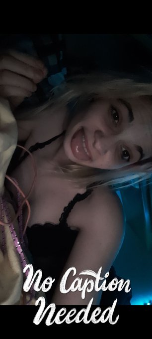 feeling freaky and fine today hmu for deals n prices to buy my hot content https://t.co/g9Gvziqh2k<a href="/tag/cutie"class="tags"><span>#cutie</span></a><a href="/tag/hottie"class="tags"><span>#hottie</span></a><a href="/tag/underwear"class="tags"><span>#underwear</span></a><a href="/tag/single"class="tags"><span>#single</span></a><a href="/tag/pinkhair"class="tags"><span>#pinkhair</span></a><a href="/tag/sexting"class="tags"><span>#sexting</span></a>