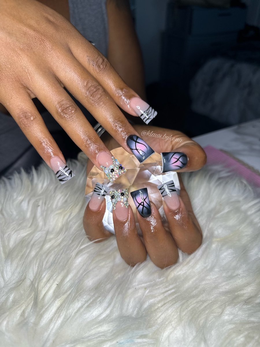Come get Klawed 💖
MAY 💐BOOKING OPEN
LAST CHANCE to get KLAWEDBYKENN before I graduate 👩🏽‍🎓 
Book Now💅🏽Link in Bio
Dm for squeeze ins 🫶🏽
#xulanailtech #nolanailtech #xula23 #xula24 #xula25 #xula26 #dunailtech #Uno #Suno #Tulane