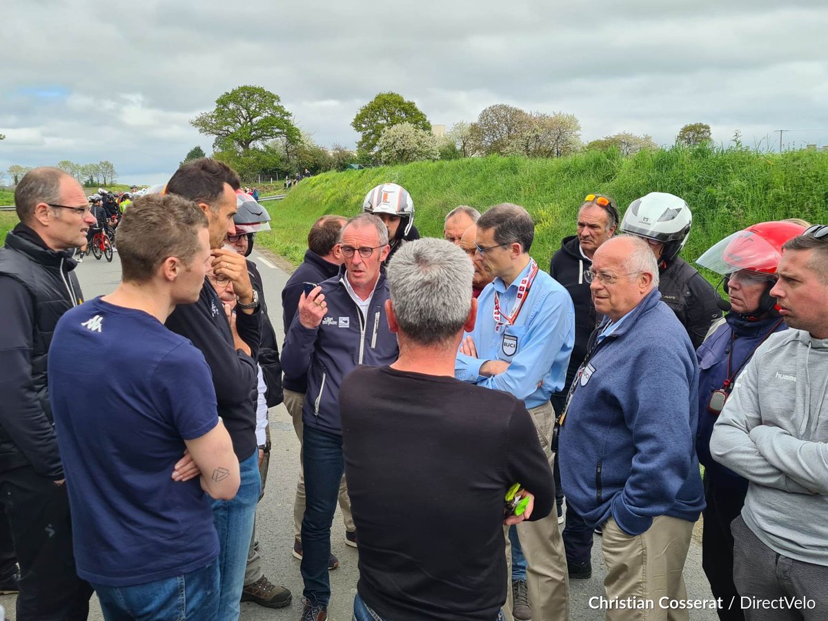 directvelo's tweet photo. "Je ne regrette pas. C’était une belle petite route sympa. Je regrette juste qu’il y ait eu dix mètres de boue (...) C’est de la faute à pas de chance".

DirectVelo a interviewé Christophe Fossani, le directeur de course du Tour de Bretagne :
https://t.co/zi8UNNCCl1

📷 DV https://t.co/cHrR8dawmo