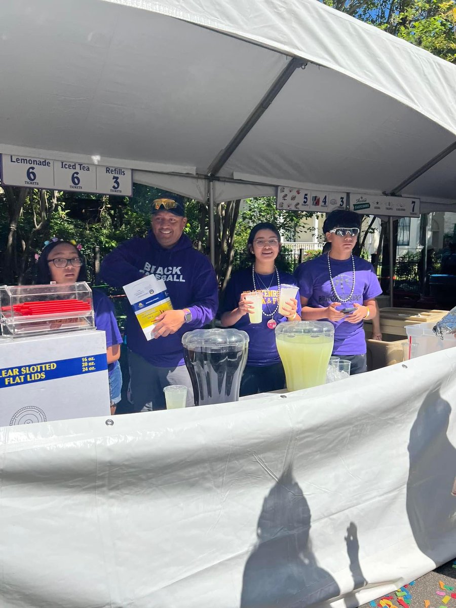 Fun day at King William! Our athletes killed it at the lemonade and tea stands!!! 🪅🦅👏🏼