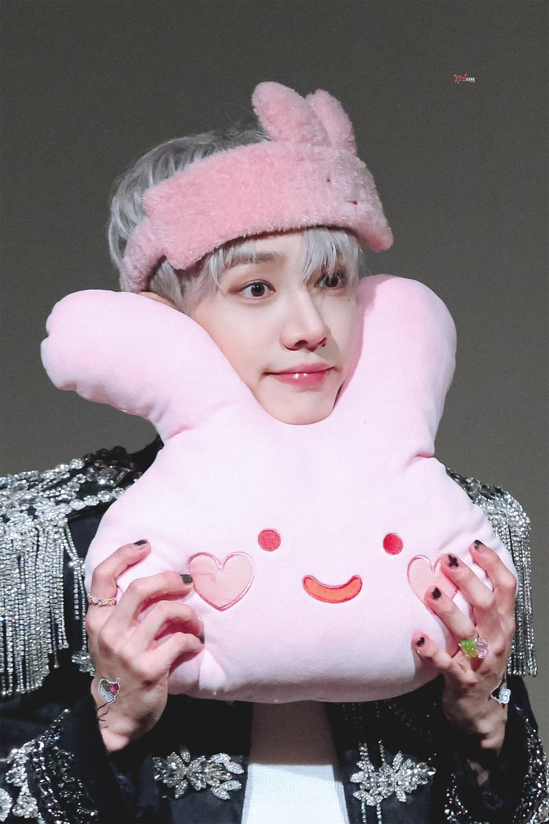 REDLINE_0330's tweet photo. 230430 ㅎㅏ..심장 아프게 귀여워서 비명 지름🐰
#기광 #이기광 #프레데터 https://t.co/WMHybUYlxE