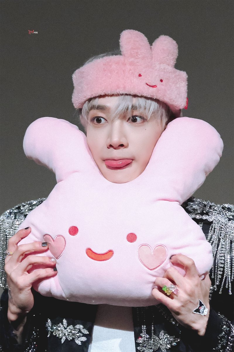 REDLINE_0330's tweet photo. 230430 ㅎㅏ..심장 아프게 귀여워서 비명 지름🐰
#기광 #이기광 #프레데터 https://t.co/WMHybUYlxE