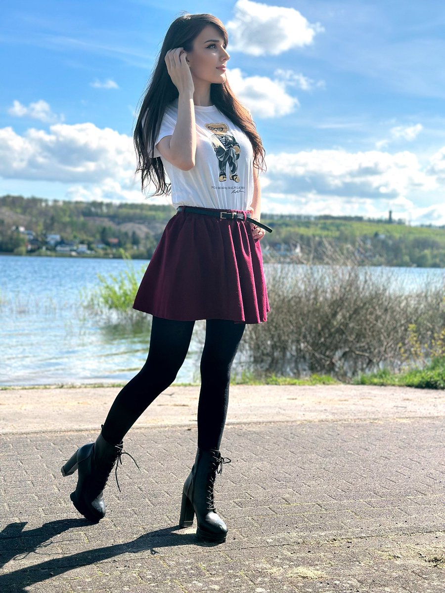 TIFA_LoL's tweet image. gamer in the sun 😳