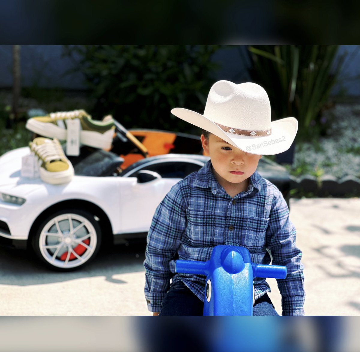 SanSebas219's tweet photo. @sanbenito 
Hace tiempo no pensaba en ti
Borracho a tu Insta me metí
Baby, ya yo sé que a ti te va bien
Que de mí tú no quieres saber, #unx100to #BadBunny #grupofrontera https://t.co/lwhpBIOKLu