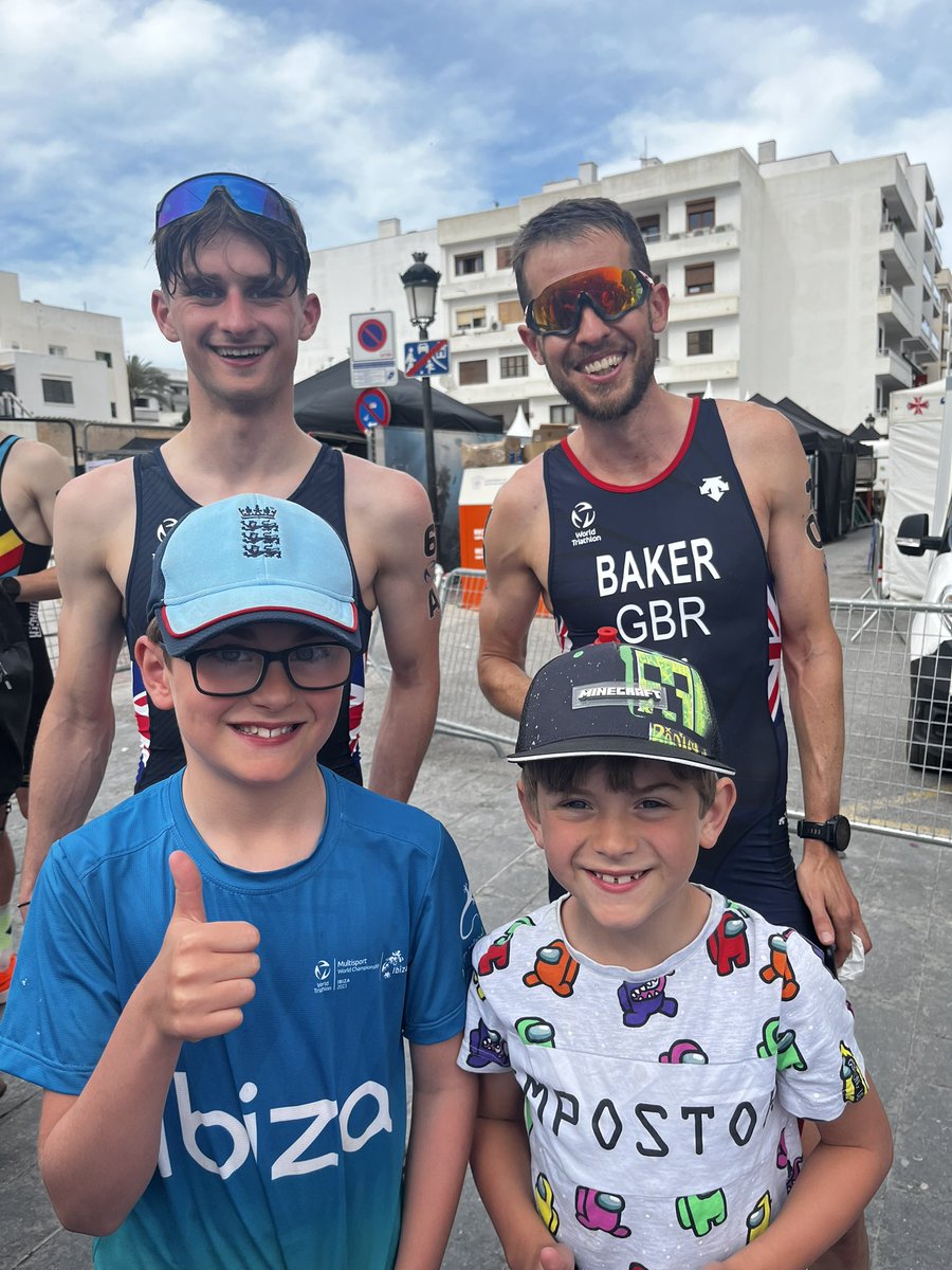Oakes1980's tweet photo. Boys meeting some real heroes after the 2x2 mixed Duathlon today!  Great racing @BritTri @TTTri_Coaching @worldtriathlon https://t.co/SS9wG3Xpyw