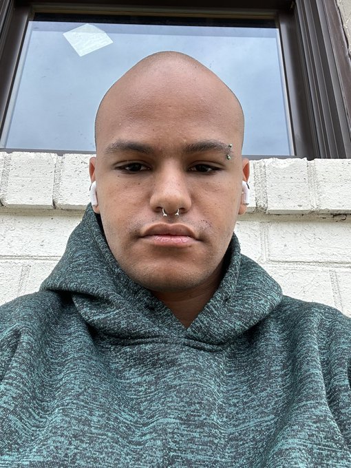 I turned 30 today. Happy birthday to me. https://t.co/FejnQVuIc3<a href="/tag/newprofilepic"class="tags"><span>#newprofilepic</span></a>