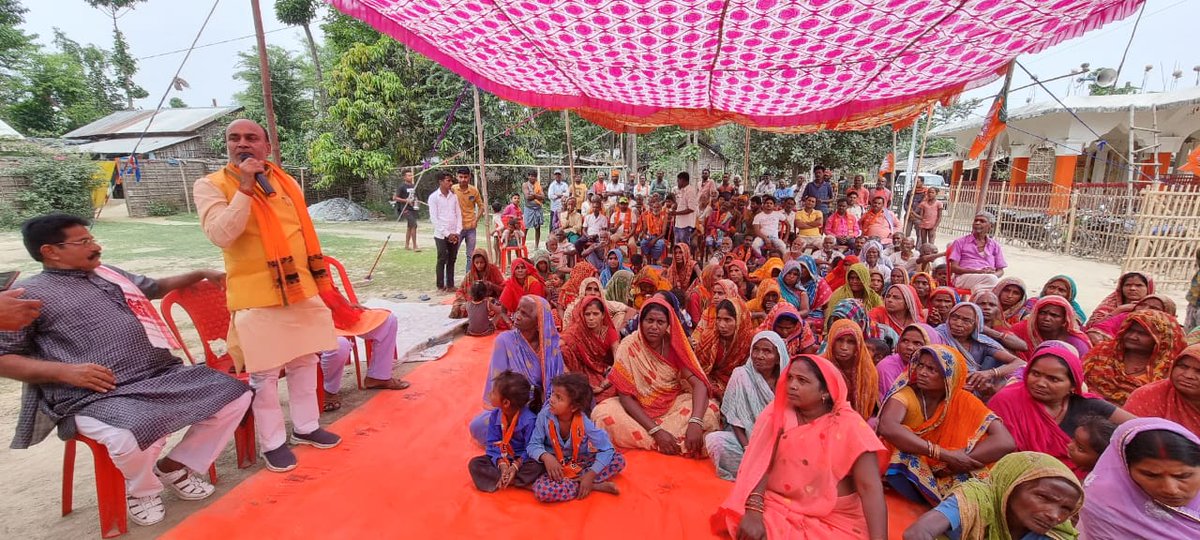 VidyaSagarmla's tweet photo. 48 फारबिसगंज विधानसभा क्षेत्र में देश के यशस्वी प्रधानमंत्री माननीय श्री @narendramodi जी के मन की बात कार्यक्रम के 100वे एपिसोड को विधानसभा क्षेत्र के 150 से अधिक बूथों,शक्तिकेंद्र पर भाजपा कार्यकर्ताओं एवं पदाधिकारियों सहित आमजन ने बड़े ही उत्साह पूर्वक सुना। 

#MannKiBaat100 https://t.co/otgeC3HsbI
