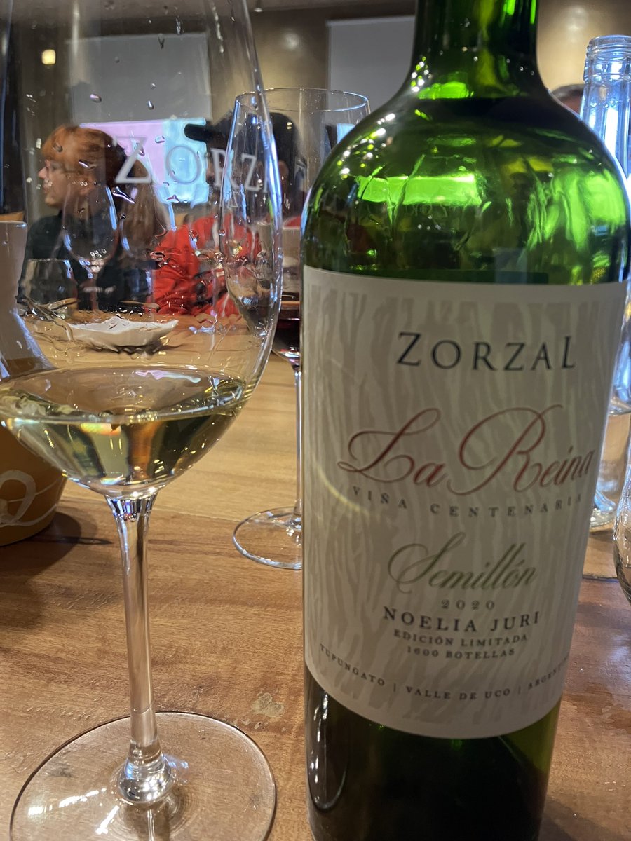 Querido amigos de Paladar Noir: si en algún momento se llegan a cruzar con La Reina Semillón 2020 no duden de comprarla. #PaladarNoirTour 
El vino de <a href="/NoeliaJuri/">Noelia Juri</a> que va a dar que hablar a todo el mundo.