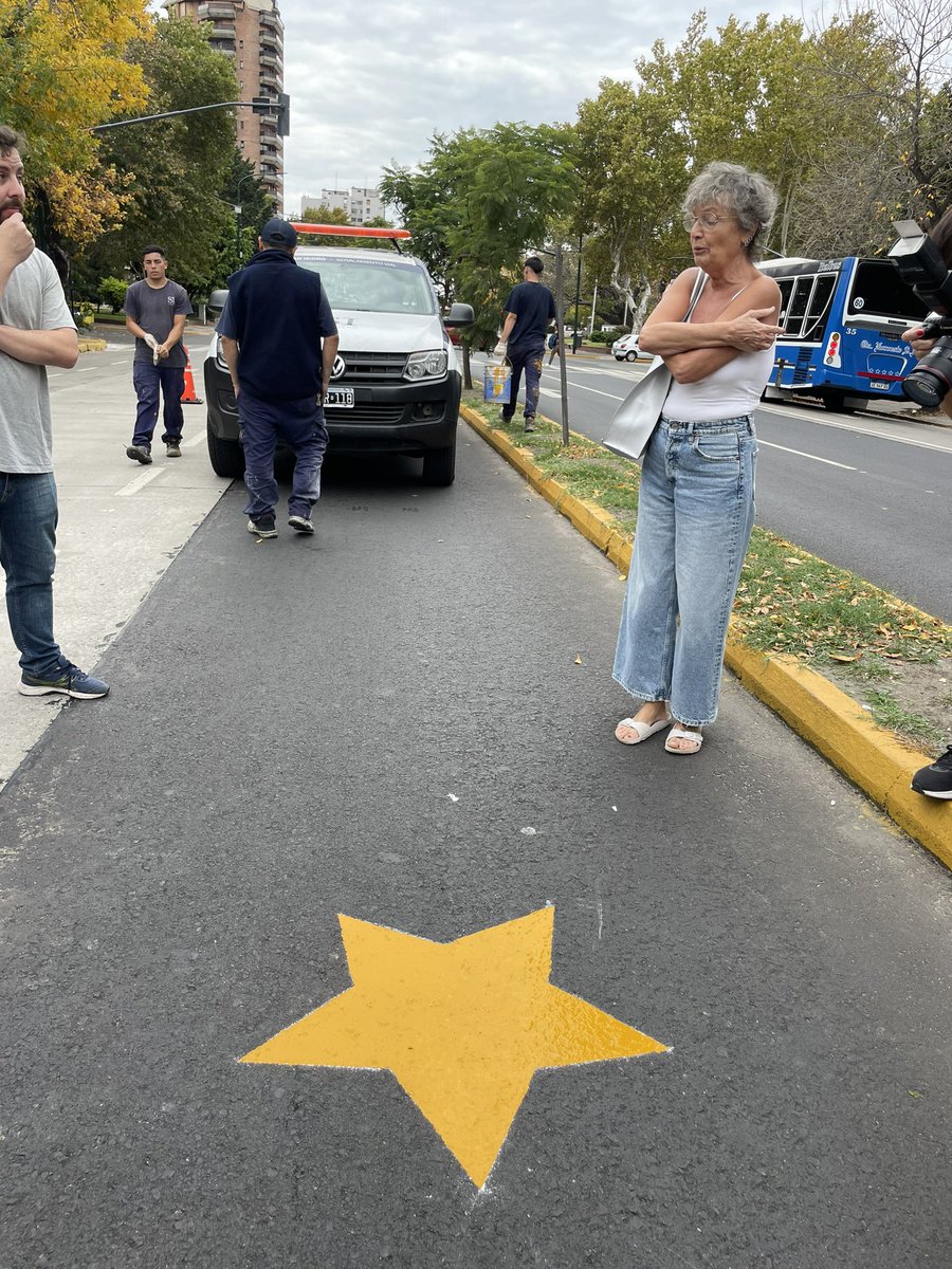 Hoy junto a la familia de Tati Lozzi en <a href="/SanIsidroGob/">San Isidro</a> repintado su estrellita Gracias <a href="/PosseMacarena/">Macarena Posse</a> y <a href="/AresElvira/">Elvira Ares</a> por acompañar