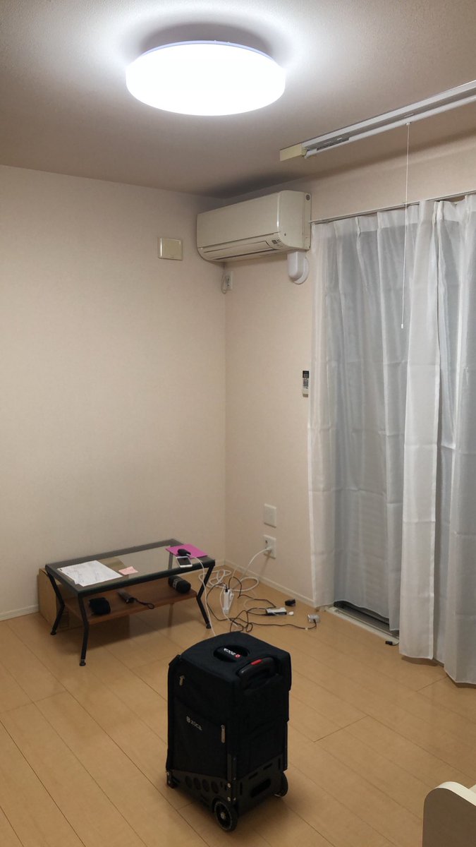 swimingree's tweet photo. 05.01.2023
帰国して２週間が経ち、航空便３箱が届きました。
帰国時に持って帰って来たスーツケースが４つ。
さらに５年前、アメリカ渡航時に日本の実家に置いて来た15箱の中身と合わせて、これで生活基盤を整えます… https://t.co/W7IJP6KaT6