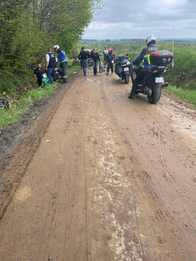 siebe_roesems's tweet photo. When road cycling becomes cyclocross at Tour de Bretagne… https://t.co/z3BFNTppPq