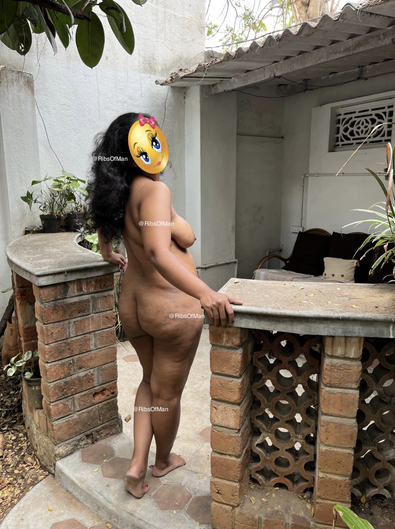 Pooja Gowda - The Great Indian Naturist 🇮🇳 on X: Oscillating mind.  Inside or Outside? My naturistliving asks me to step out & enjoy and Im  seriously considering it! If I walk