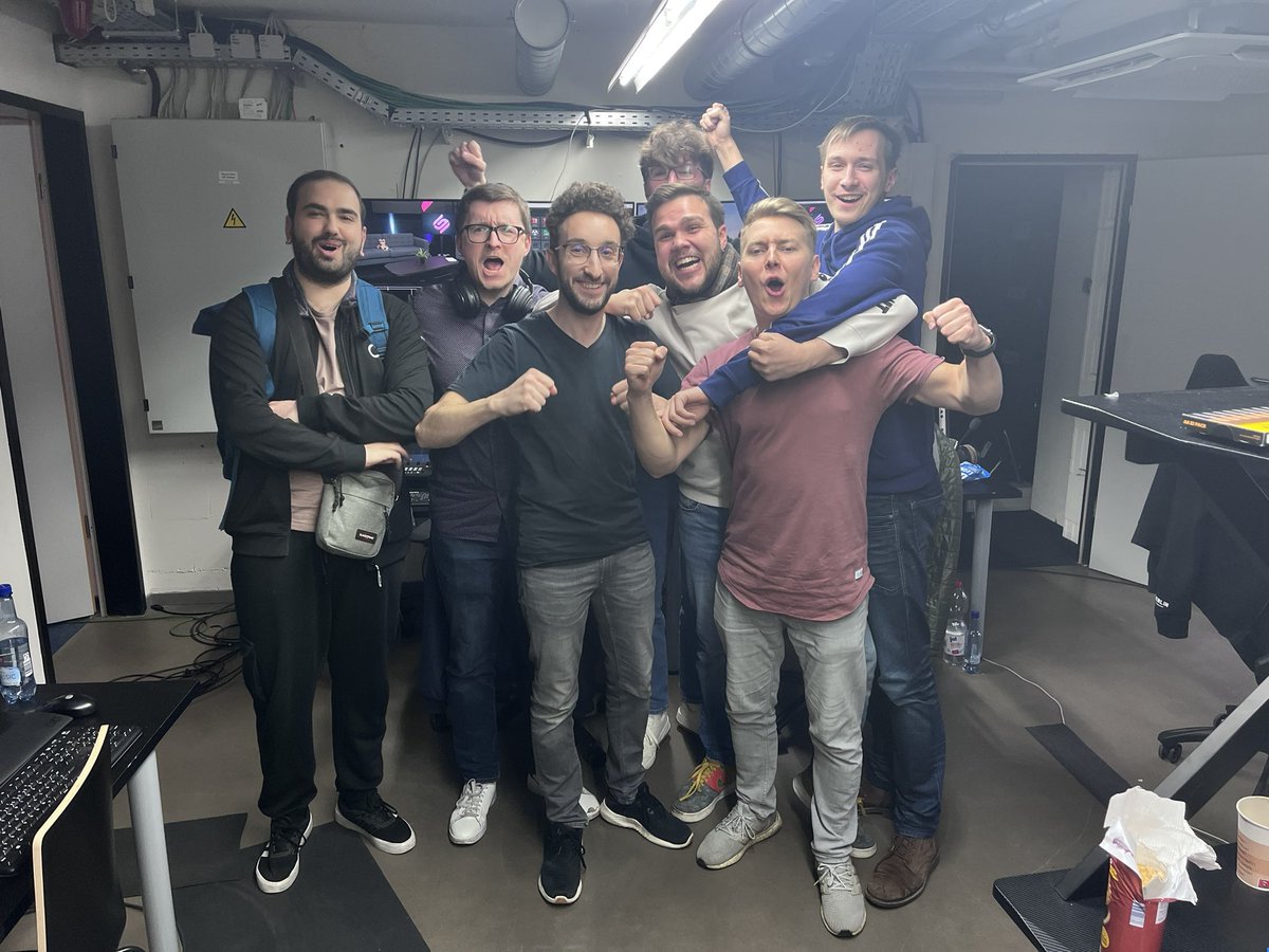 Vorhin bereits erwähnt und jetzt mit Gesicht. Unsere Produktionscrew, ohne die technisch nichts geklappt hätte.

@LockeNico <a href="/BBE_vipeR/">Petrit Vidishiqi</a> <a href="/lars_buttner/">Büttner mein Name</a> <a href="/JustKrincy/">Krincy</a> @JustinWehr9 <a href="/jan_l_offiziell/">Jan 'Slics' Lattermann</a> <a href="/KarasCast/">KarasCast | Tim</a>