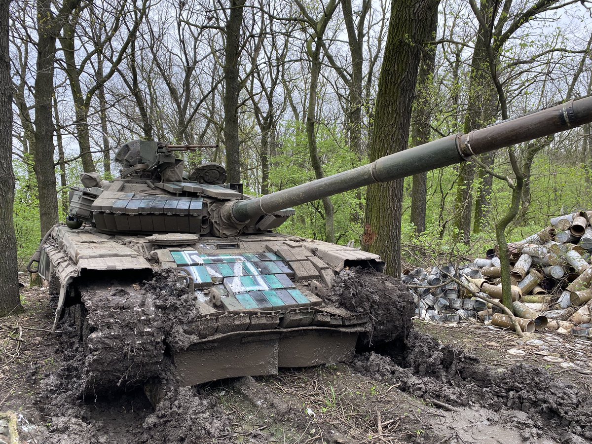 Sur la ligne de front, nous avons pu réaliser un tournage côté russe … où le matériel parfois très sophistiqué côtoie ces chars T-64 conçus dans les années 60. Reportage sur l’attente de la contre-attaque ukrainienne. Ce soir à 20h @TF1Info @LCI avec @MerleMichael16
