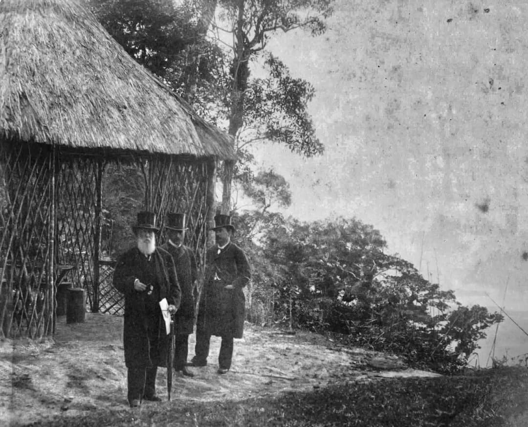 ProImperio's tweet photo. Dom Pedro II, aconpanhado pelo Conde de Nioac, e seu médico particular o Conde de Mota Maia, visitando o mirante Mesa do Imperador, Alto da Boa Vista, Floresta da Tijuca, em meados de 1889.
#brasil #Brasilimpério #história 
#ImpériodoBrasil #DomPedroII #brazil #séculoXIX https://t.co/2w24cPW9eZ